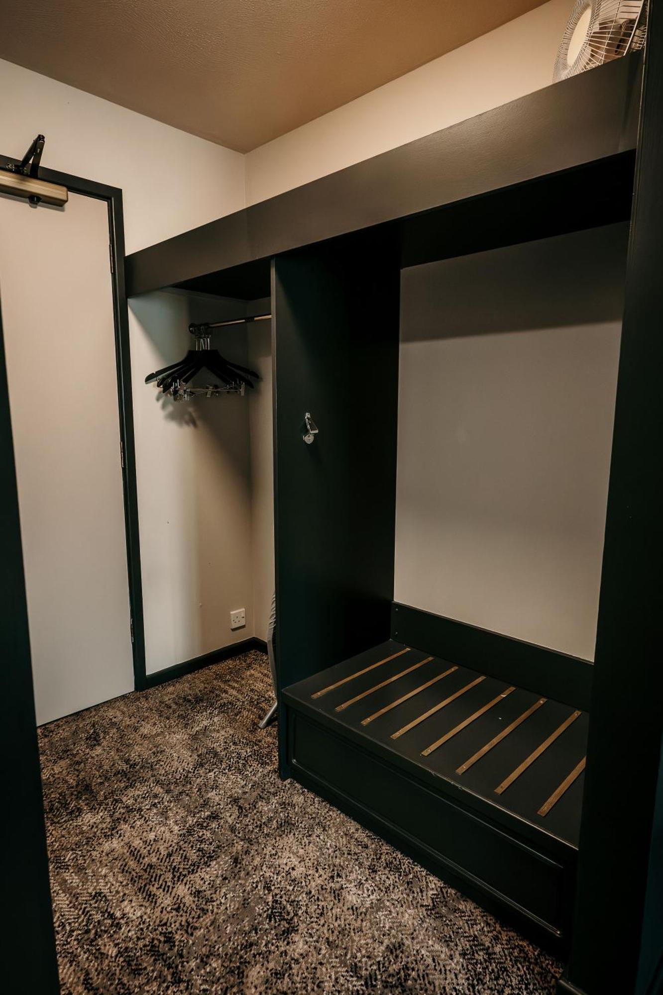 Cat & Lion Country Pub And Hotel Warrington  Ngoại thất bức ảnh