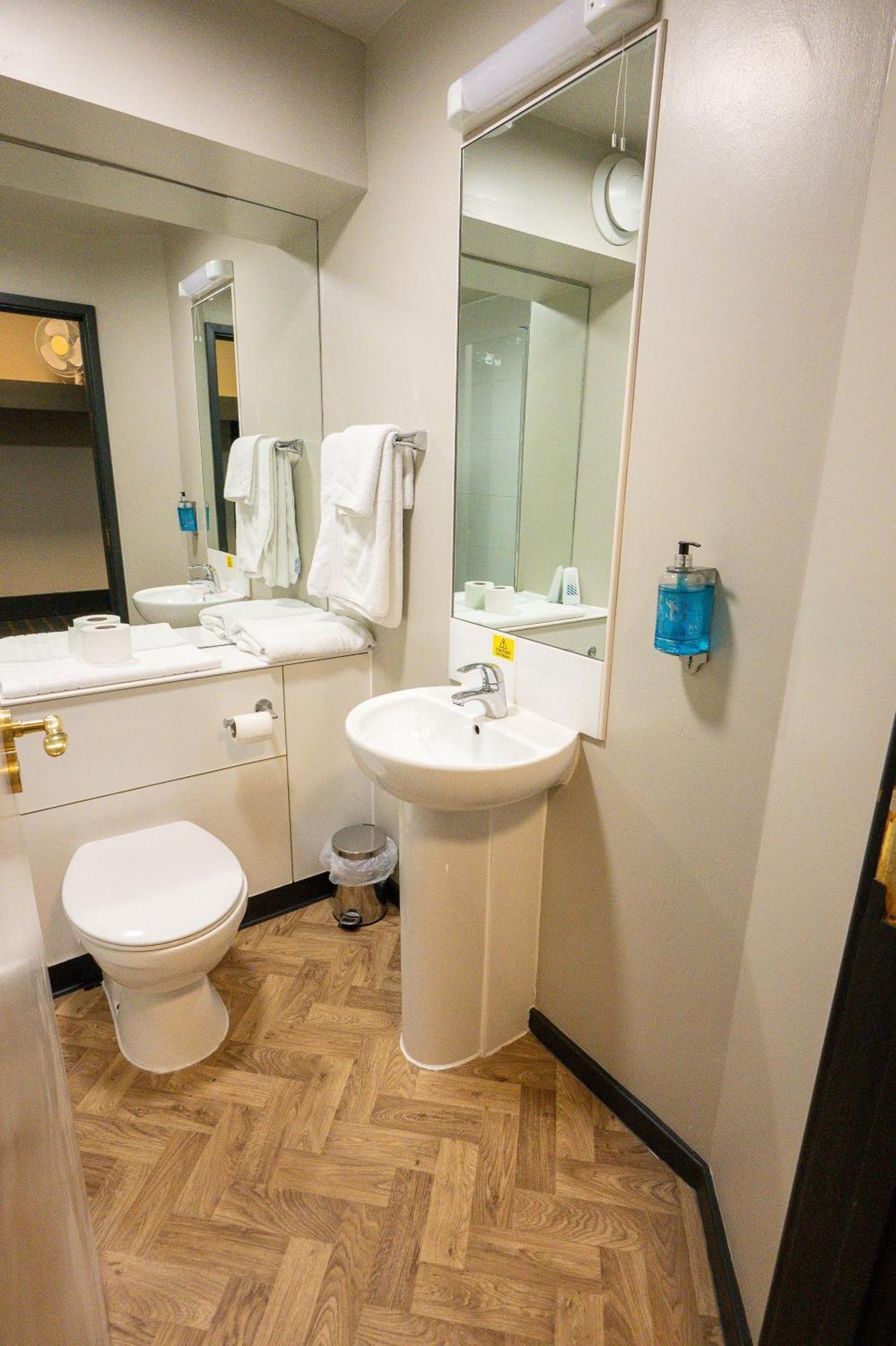 Cat & Lion Country Pub And Hotel Warrington  Ngoại thất bức ảnh
