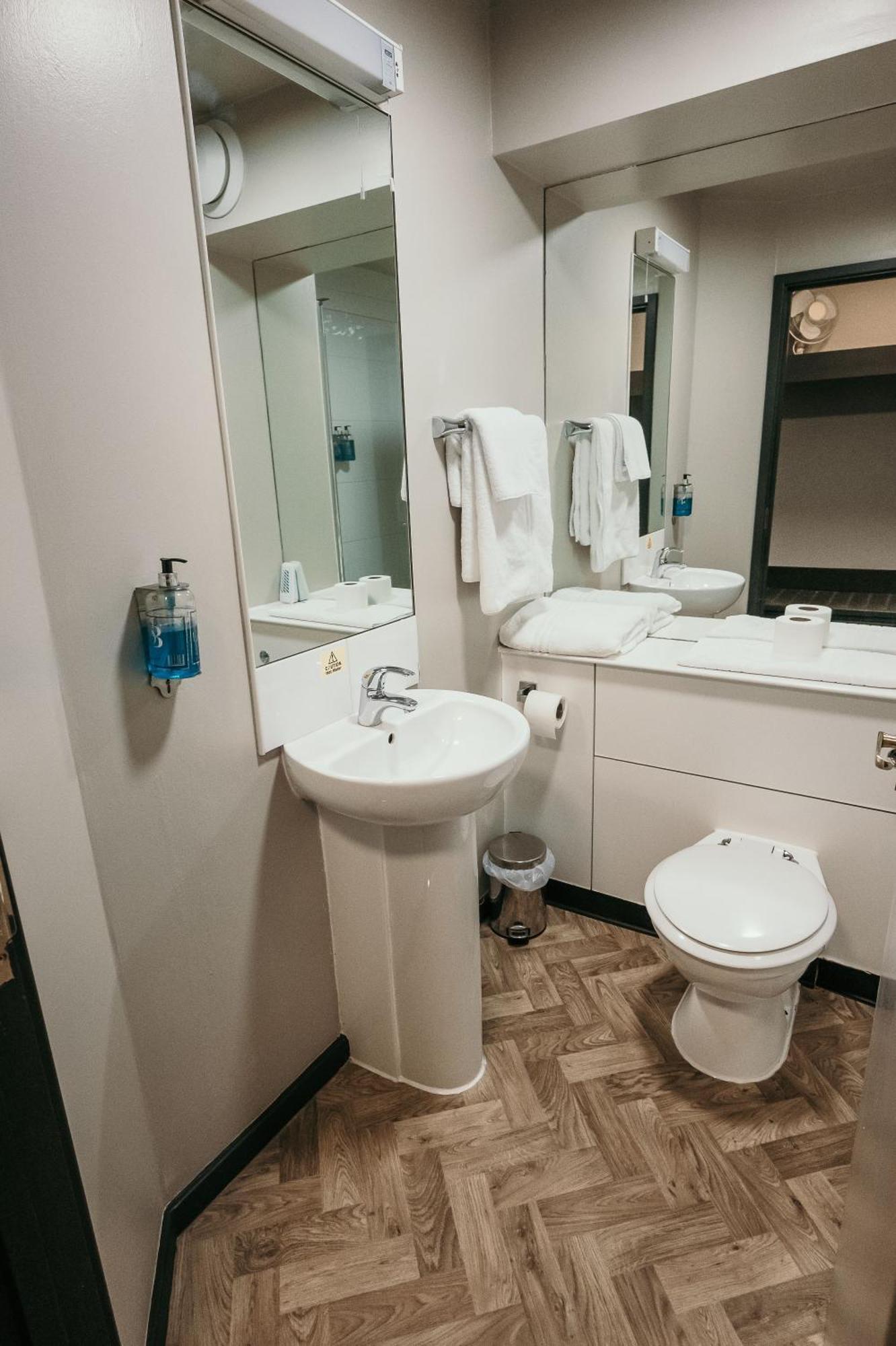 Cat & Lion Country Pub And Hotel Warrington  Ngoại thất bức ảnh